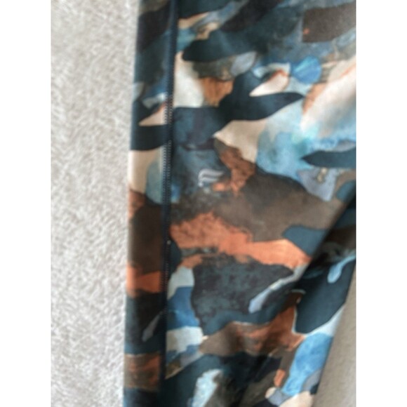 Fabletics define powerhold Leggings In Paintbrush Camo Size Small Workout Yoga - Picture 3 of 8